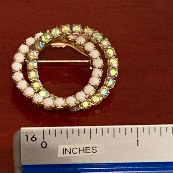 Vintage Interlocking Circles Brooch - Picture 2 of 3
